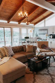 Breathtaking Lakefront Home - Image 4