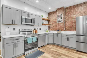 The Smith Victorian | 2BR Brownstone Apartment - Image 3