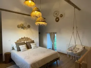 A Romantic Getaway in Berry - Image 2