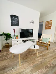 Cozy and bright house in an ideal location. - Image 2