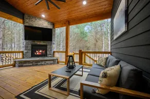 The Ember House - Luxury Honeymoon Cabin - Image 4