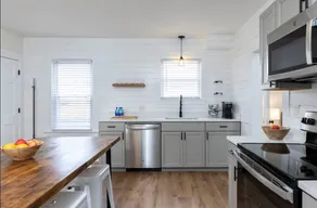 Mystic Renovated Open Plan - Walk Everywhere - 9A - Image 5