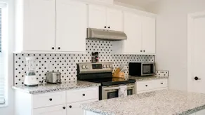 Spacious Retreat: Heated Pool, Near Top Beaches - Image 4