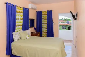 2 bedroom apartment 2 baths share kitchen, living - Image 5