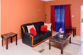 2 bedroom apartment 2 baths share kitchen, living - Image 4