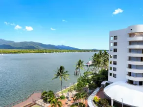 Resort-style Getaway for Groups by the Marina - Image 2