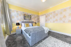 Stylish Luxury Large 4BR KingBed - Image 5