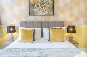 Stylish Luxury Large 4BR KingBed - Image 4