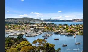Breathtaking water views; 7 beds; 2.5 bathrooms - Image 2