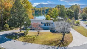 Spacious lakefront home with private boat dock - Image 2