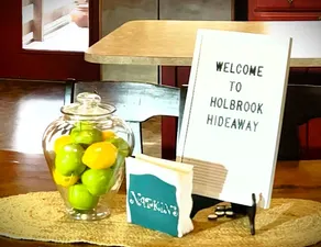 Holbrook Hideaway! Cozy log cabin on the lake! - Image 2