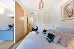 Downtown suite, parking, loggia, elevator, quiet - Image 2