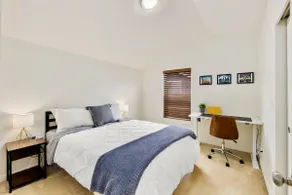 Modern 3BR Townhouse Patio & Pet-Friendly Comfort - Image 4