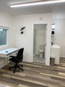 Cozy spacious suite - Image 2