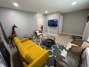 Artsy Centrally Located Duplex | 2 bed/1 bath - Image 4