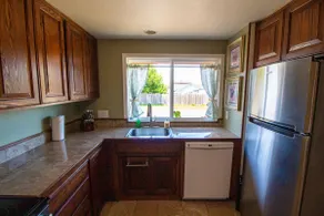 The Eastside Escape: 3BR 2BA Home in Coos Bay - Image 3