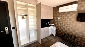 The huge bathroom - Serviced apartment - Image 2