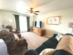 Lennon's Garden 2BR with KING bed, Carterville - Image 2
