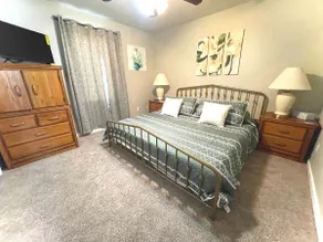 Lennon's Garden 2BR with KING bed, Carterville - Image 4