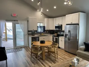 River Sirens Home: 2 Bedroom Apartment - Image 4