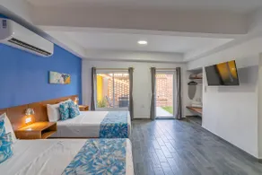 Ciruelo 1 - 2 queen beds & private patio Malecón - Image 3