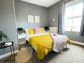 Cosy Home in Historical Beverley Town with Parking - Image 3