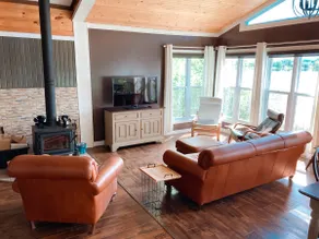 Le Duc on the Lake - Cozy waterfront Cottage - Image 3
