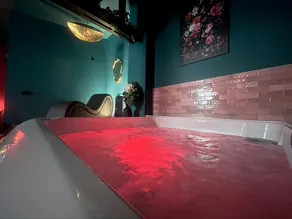 Le Boudoir, suite with private indoor hot tub - Image 4