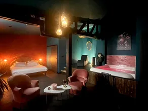 Le Boudoir, suite with private indoor hot tub - Image 3