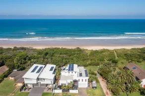 The Vibe Beach House - direct beach access, spa - Image 3