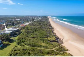 The Vibe Beach House - direct beach access, spa - Image 4