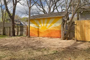 Boho BnB~LOCATION~FirePit~4min to Downtown - Image 2
