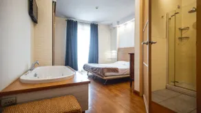 Deluxe apartment - Image 2