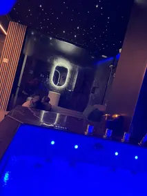Romantic night Suite & Jacuzzi - Image 3