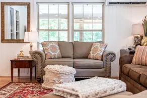 Cozy Cottage: 5-Star Waterfront Lake Escape - Image 5
