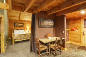 C48 - 4 Queen Beds, Hot Tub, Pet Friendly - Image 3