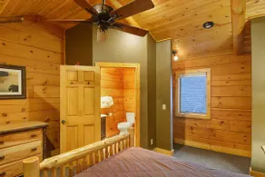 C48 - 4 Queen Beds, Hot Tub, Pet Friendly - Image 5