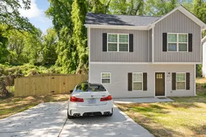 Fresh & Comfy Near Uptown with HotTub & Private Yard - Image 2