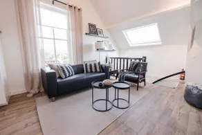 Luxury apartment & sauna with waterway view - Image 4