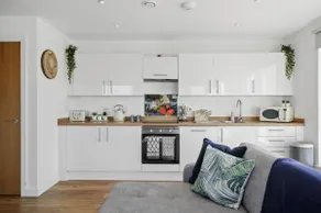 3-Bedroom 3 bath Flat with Free Parking - Image 4