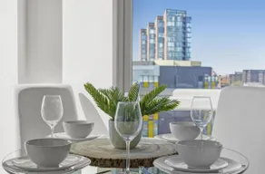 3-Bedroom 3 bath Flat with Free Parking - Image 3