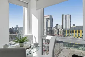3-Bedroom 3 bath Flat with Free Parking - Image 5