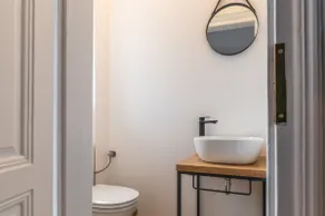 Room 6 with bathroom and balcony - Image 5