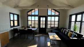 Large cabin with hot tub - Image 5