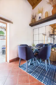 Luxurious Centrally-located Loft (2 bedrooms) - Image 4