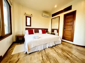 Charming Equipped Deluxe Apartment with Lake Views - Image 3