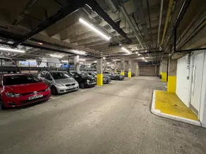Serviced Central Flat with Parking and fast WI-FI - Image 5