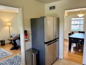 Sunny Hilltop 2-BR Top Floor in Arlington - Image 3