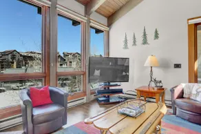 Rustic Ridgetop Retreat - Image 2