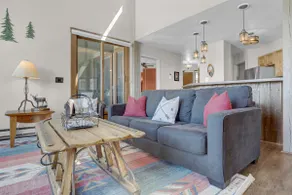 Rustic Ridgetop Retreat - Image 3